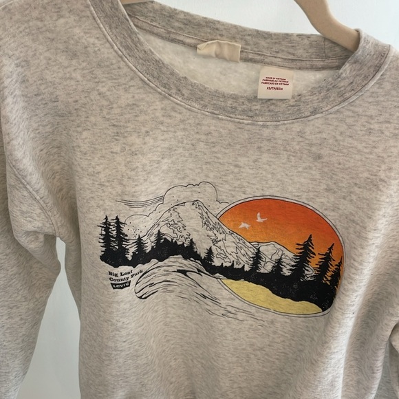 Levi’s Crewneck Sweatshirt - Picture 3 of 4